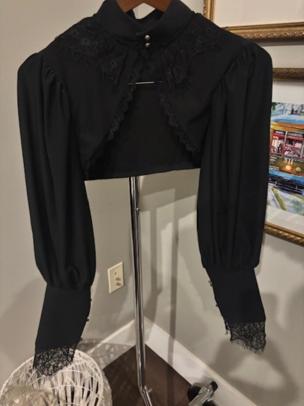 Black Lace-Trimmed Puff Sleeve Gothic Shrug Top Mock Neck Bolero - Picture 3 of 3